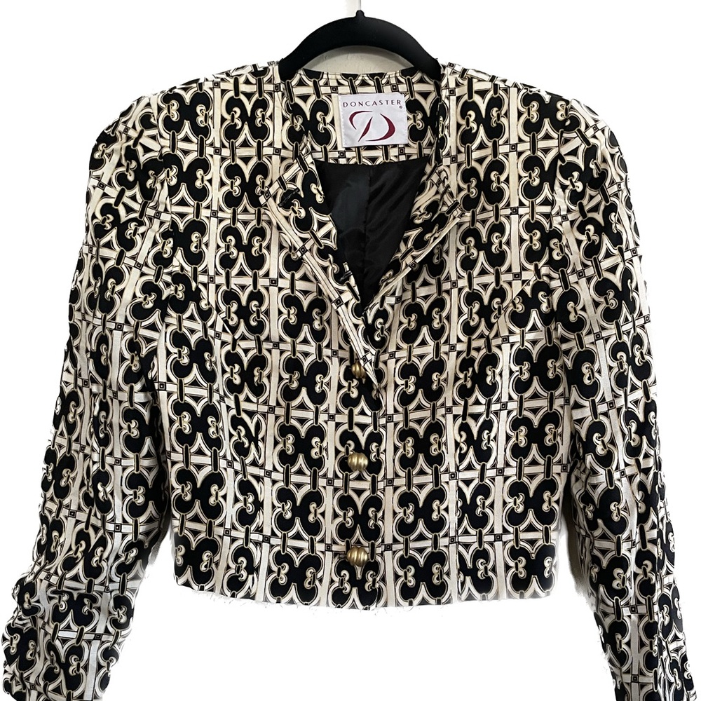 DONCASTER CROPPED BLAZER JACKET SIZE 8 GORGEOUS! BLACK AND GOLD